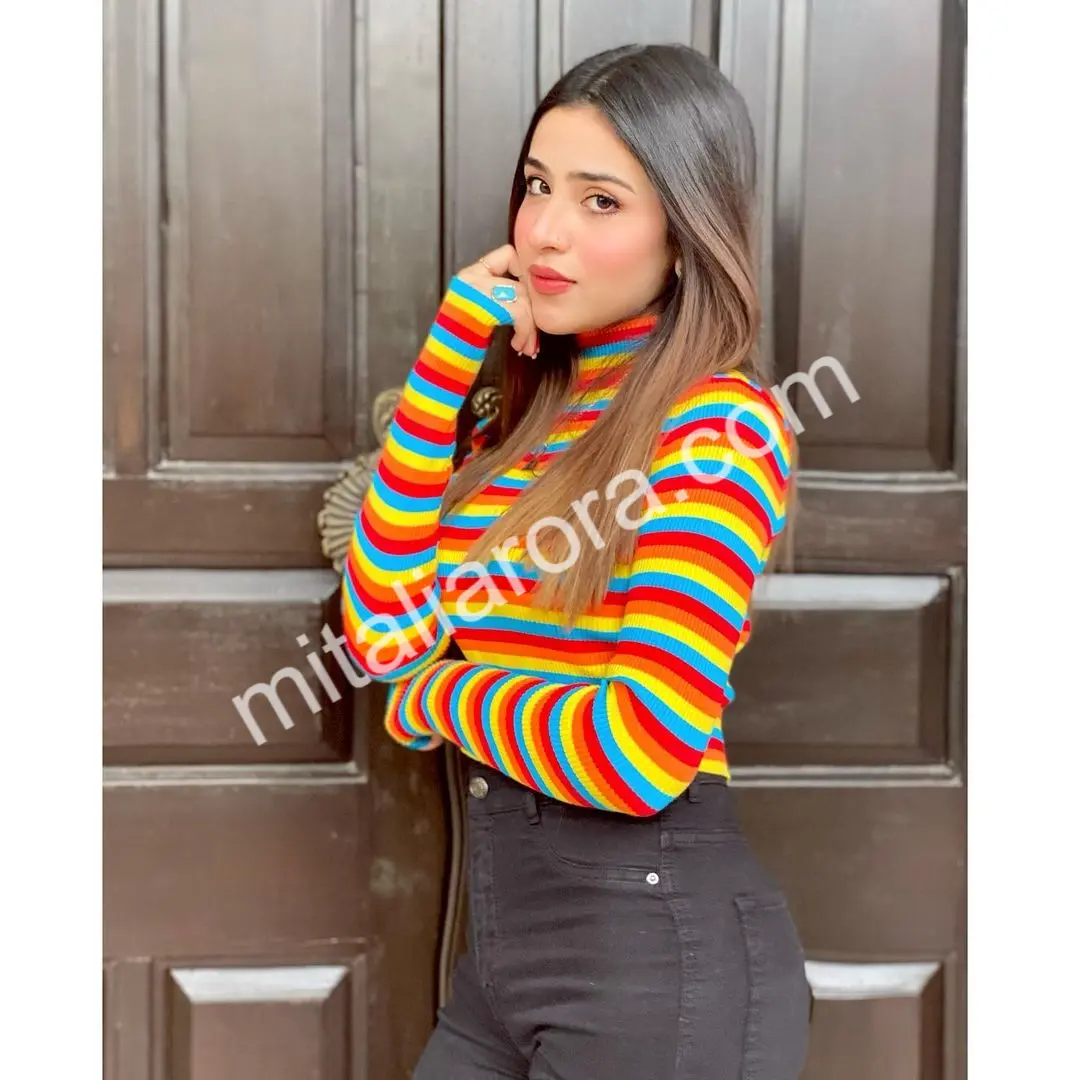 Mumbai Call Girl Paakhi